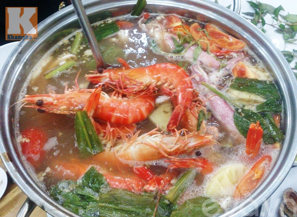 Ấm ngày gió rét với lẩu hải sản hào nam