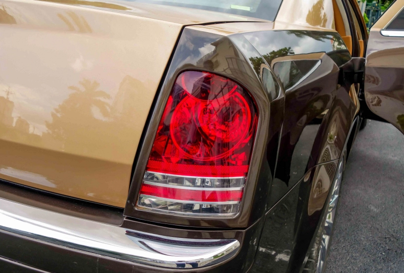 chrysler 300c thành rolls-royce hết 200 triệu của thợ việt
