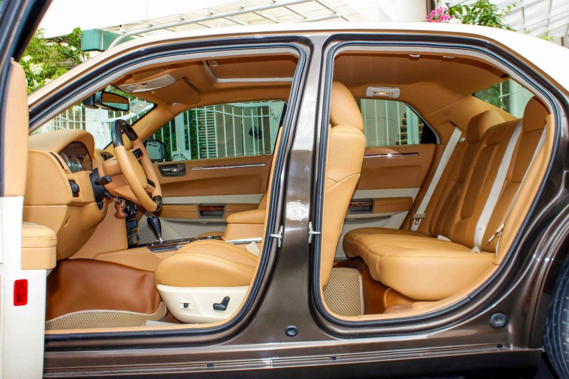 chrysler 300c thành rolls-royce hết 200 triệu của thợ việt