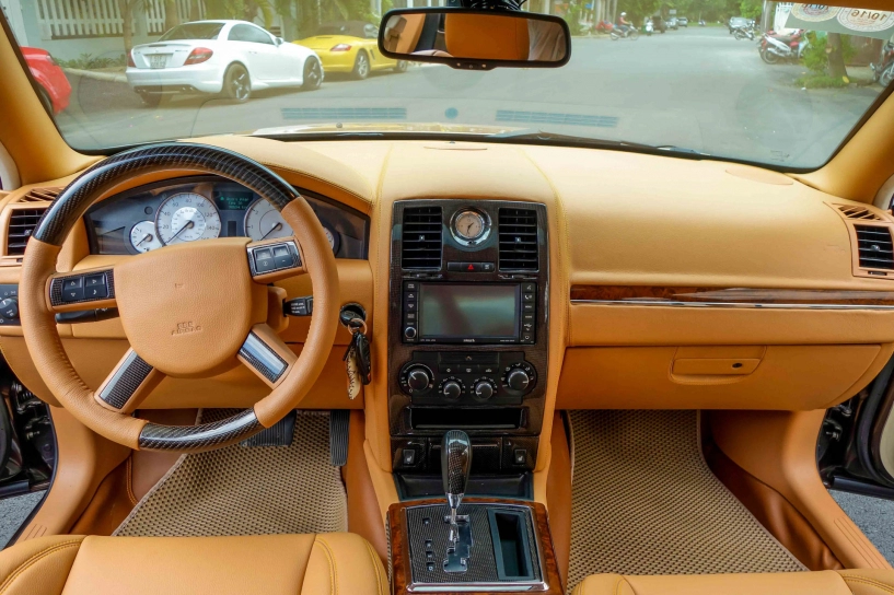 chrysler 300c thành rolls-royce hết 200 triệu của thợ việt