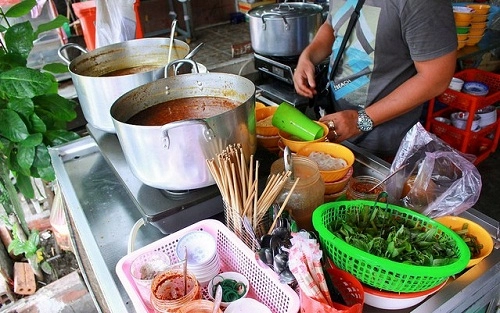 Món ăn chỉ bán ở quận 4 ở sài gòn- mì ốc hến