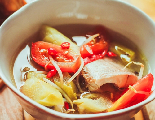 Nấu canh chua cá lóc làm dịu nắng đầu mùa