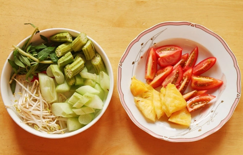 Nấu canh chua cá lóc làm dịu nắng đầu mùa