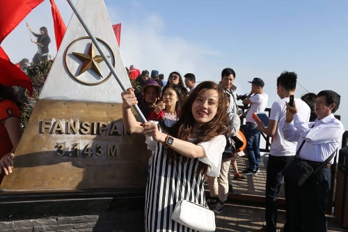 Sắc vàng trải khắp thung lũng mường hoa