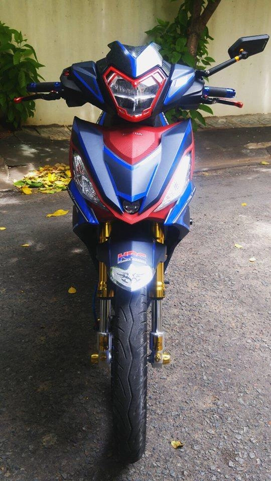 Winner 150 độ pô akrapovic tỏa sáng trong đêm