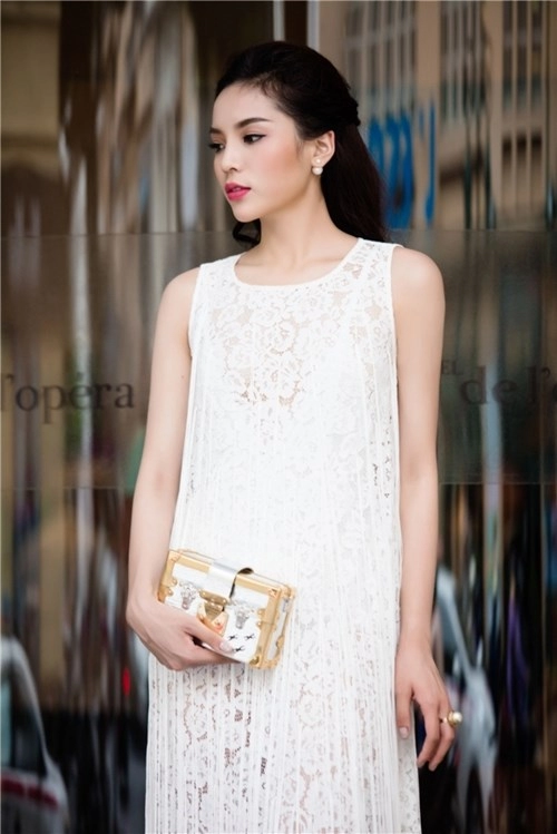 Thu thảo kỳ duyên song hậu đọ sắc với váy áo thanh lịch