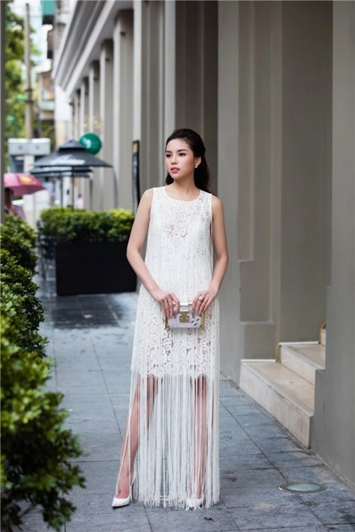 Thu thảo kỳ duyên song hậu đọ sắc với váy áo thanh lịch