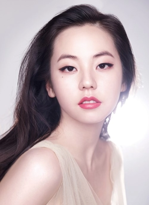 Các cô nàng mắt một mí hãy cười lên đi vì thời của chúng ta đã tới