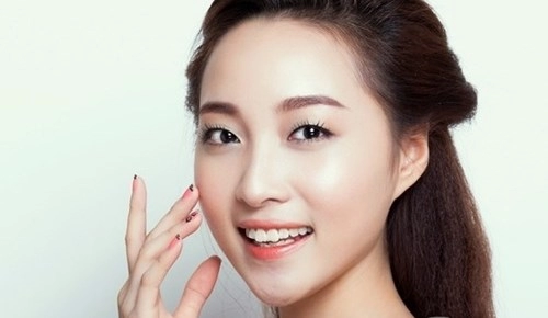 Các cô nàng mắt một mí hãy cười lên đi vì thời của chúng ta đã tới