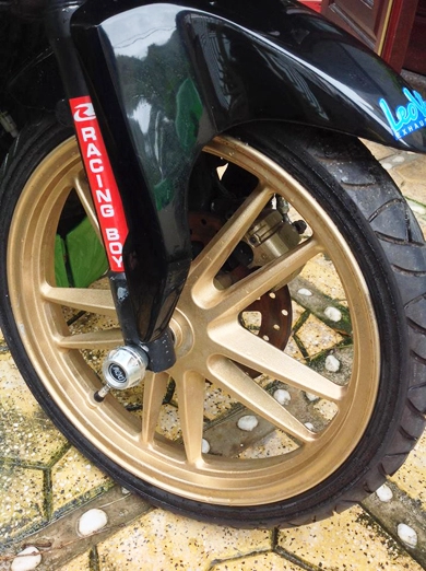 Yamaha nouvo độ áo cbr1000rr của sinh viên nha trang