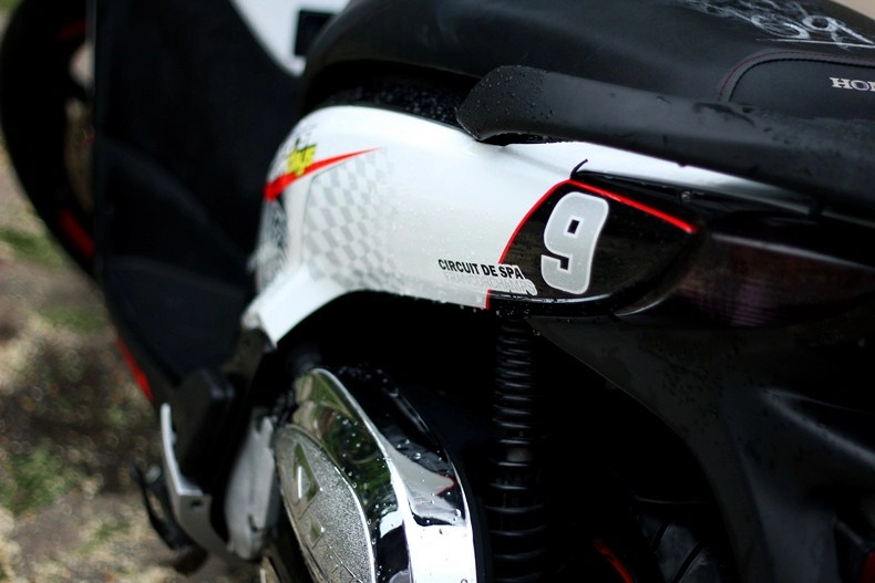 Ngắm honda sh độ tem dấu vân tay độc đáo ở sài thành