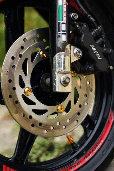 Ngắm honda sh độ tem dấu vân tay độc đáo ở sài thành