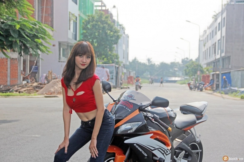 Yamaha r6 đo dang cung teen girl trong party abmiralce