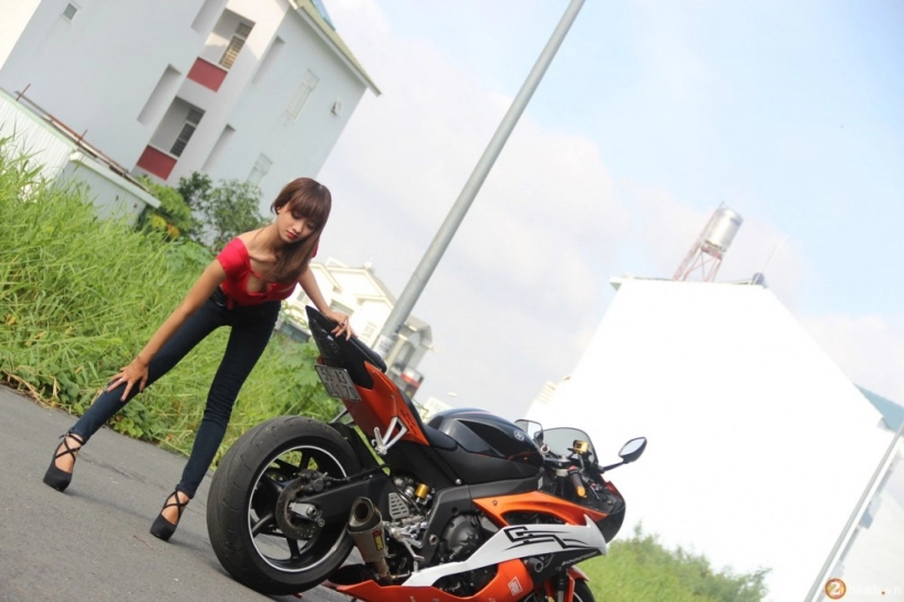 Yamaha r6 đo dang cung teen girl trong party abmiralce