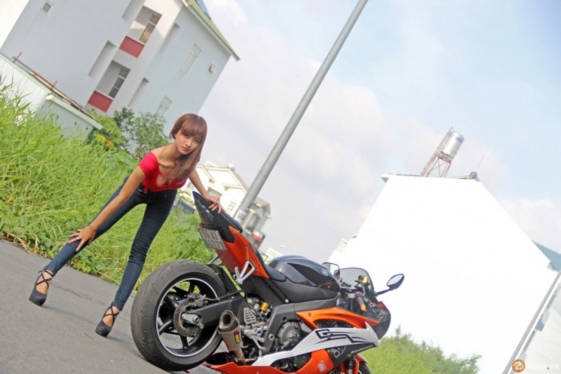 Yamaha r6 đo dang cung teen girl trong party abmiralce
