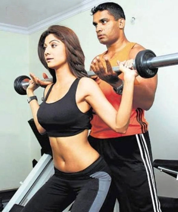 Bí quyết trẻ mãi tuổi 20 của nữ diễn viên bollywood