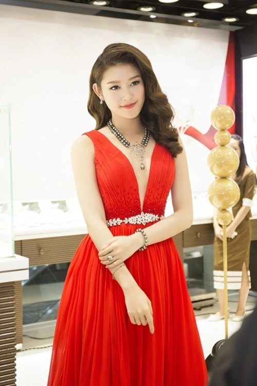 Bộ cánh tiền tỉ sao việt diện chỉ một lần