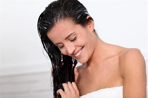 Công thức đễ duỡng tóc mượt như suối từ hoa dâm bụt