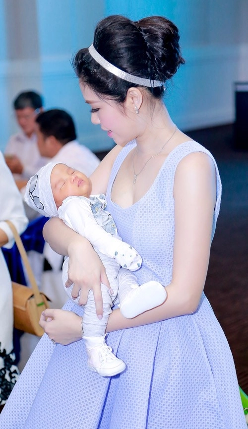 Cựu hotgirl hà nội chia sẻ cách hút và rã đông sữa mẹ