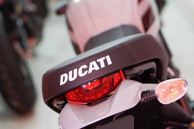 Chi tiết ducati scrambler sixty2 tại việt nam