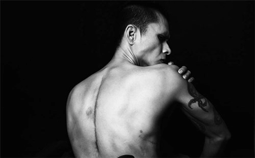 ngả mũ trước thí sinh thi người mẫu 37 tuổi mù màu và liệt 2 chân