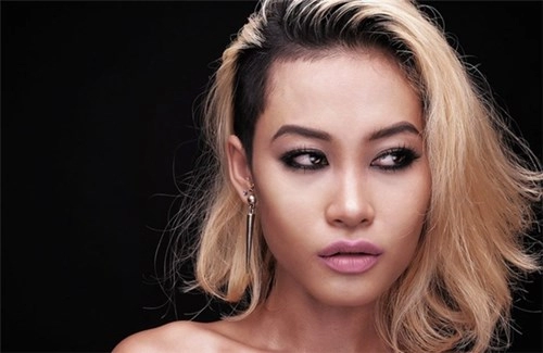 ngả mũ trước thí sinh thi người mẫu 37 tuổi mù màu và liệt 2 chân