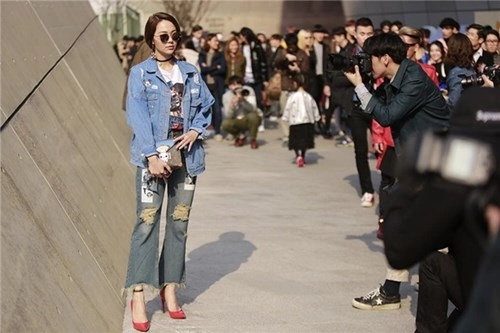 Denim xu hướng sẽ khiến con gái đứng ngồi không yên hè này