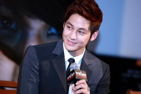 Kim bum trẻ trung và lịch lãm với kiểu tóc layer