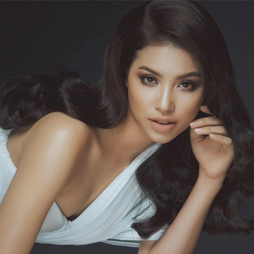 Phạm hương đẹp khó cưỡng với tone màu nude