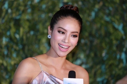 Hot makeup kiểu trang điểm tây của hoa hậu phạm hương