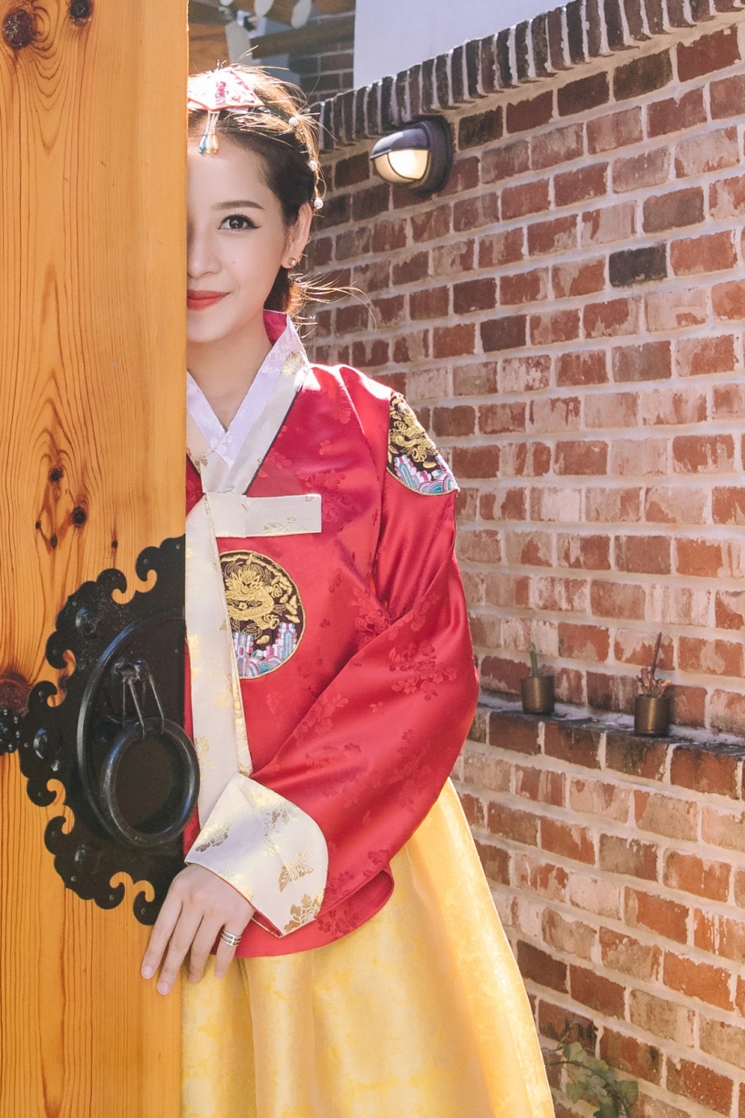 Chi pu diện hanbok xinh xắn ở xứ sở kim chi