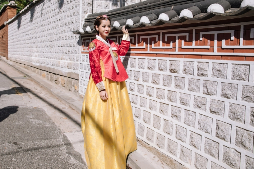 Chi pu diện hanbok xinh xắn ở xứ sở kim chi
