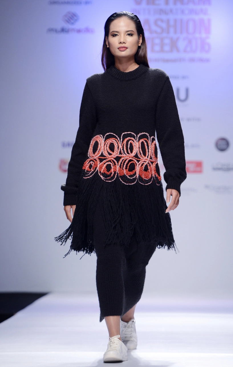 Dàn mẫu next top model khoe sắc trên sàn diễn hà nội