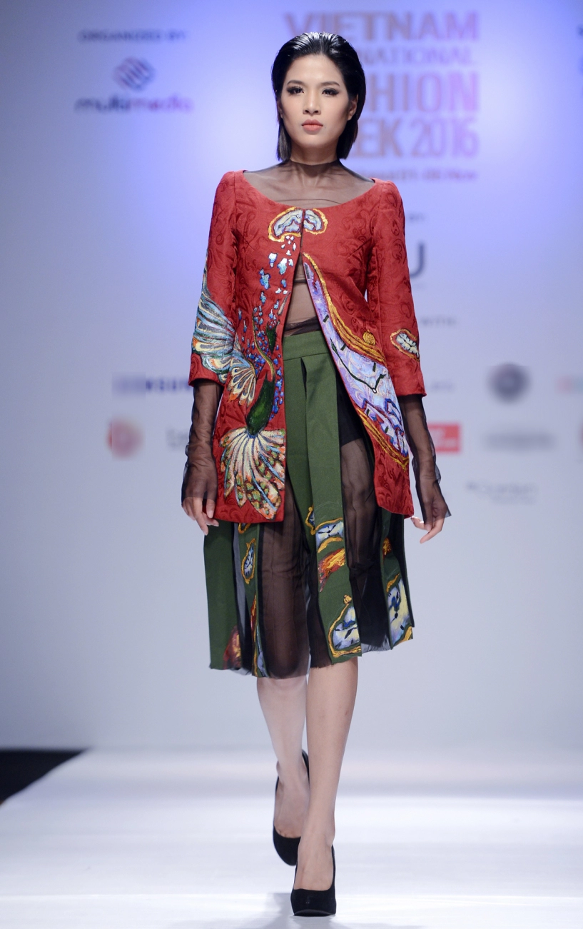 Dàn mẫu next top model khoe sắc trên sàn diễn hà nội
