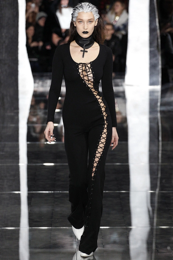 Gigi hadid gợi cảm quá mức quy định