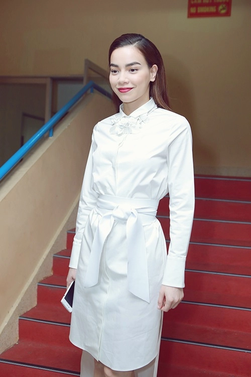 Hồ ngọc hà vẫn đẳng cấp dù diện trang phục hiệu bình dân