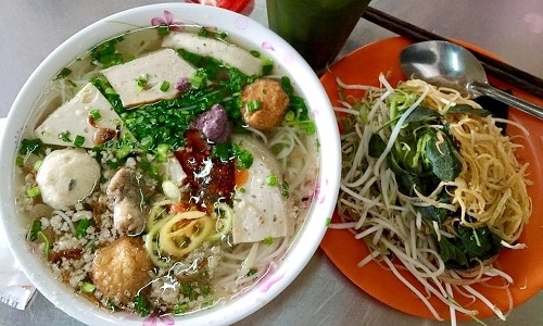 Quán bún mọc 40 năm vẫn đông nghẹt khách ở sài thành