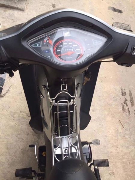Hình ảnh em wave alpha độ kiểng nhẹ với cặp heo brembo
