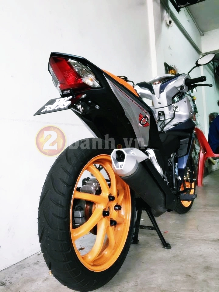 Winner 150 gắp n lạnh lùng trong khi chụp cùng đồng bọn