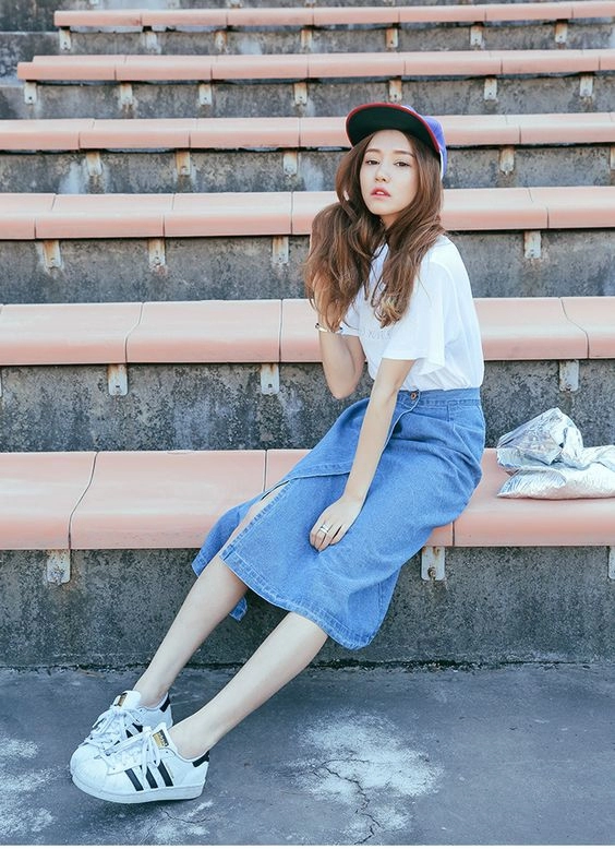 Mix đồ bánh bèo với sneaker cá tính mà con gái nên biết