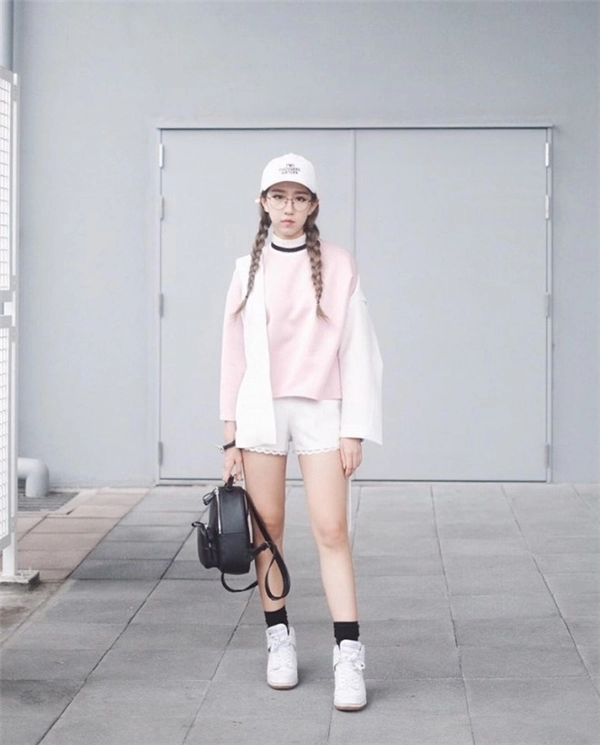Mix đồ bánh bèo với sneaker cá tính mà con gái nên biết