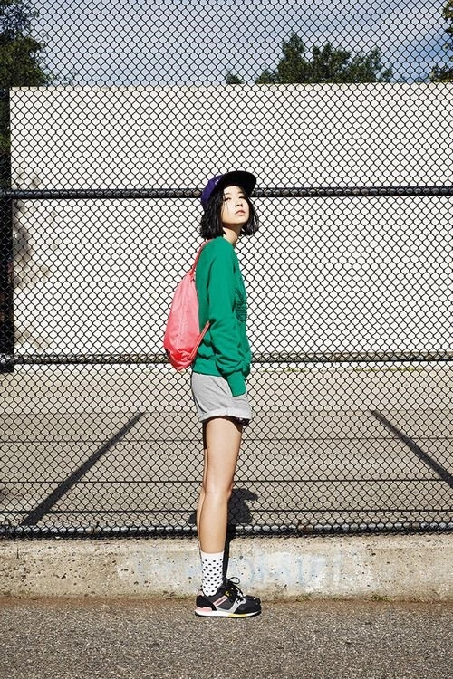 Mix đồ bánh bèo với sneaker cá tính mà con gái nên biết