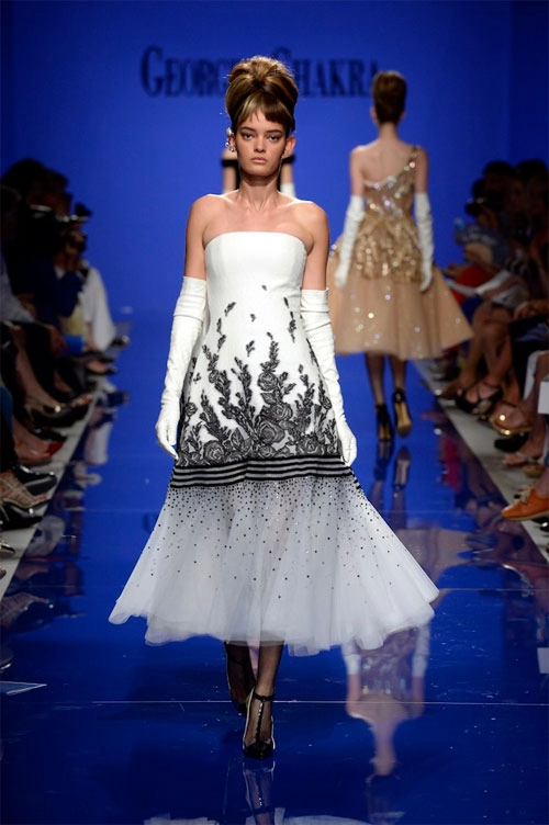 15 váy áo đắt tiền mà kỳ dị trên sàn diễn thế giới