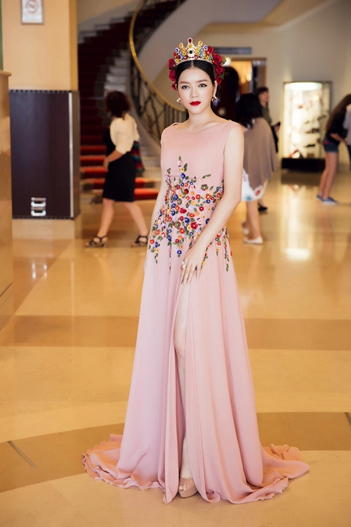 7 chiếc váy giúp lý nhã kỳ làm mưa làm gió