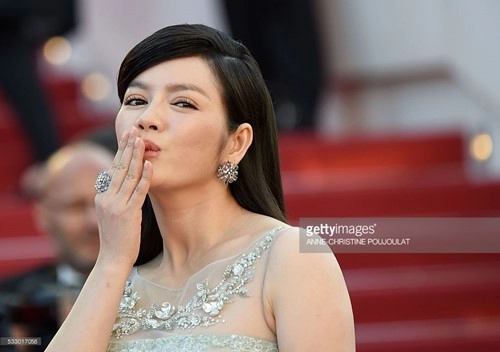 7 chiếc váy giúp lý nhã kỳ làm mưa làm gió