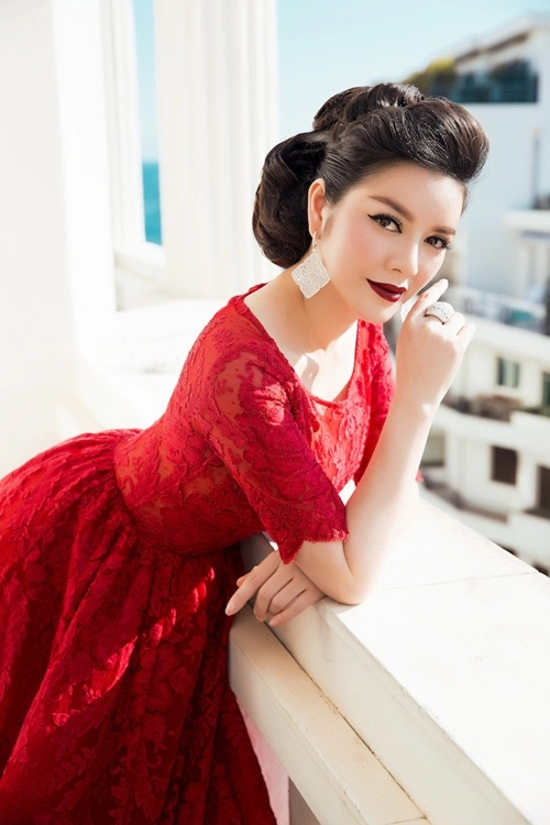 7 chiếc váy giúp lý nhã kỳ làm mưa làm gió