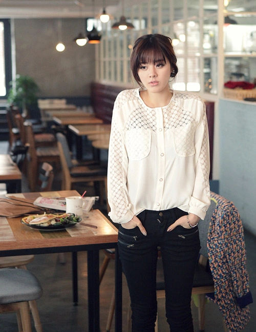 Bí quyết biến tấu đẹp cho sơ mi trắng