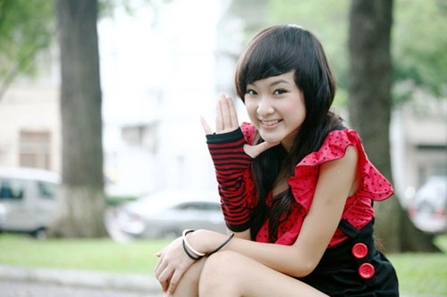 Cười lăn với váy áo thời ngố tàu của 6 mỹ nhân 9x hot nhất vbiz