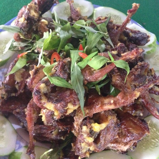 Độc lạ chim cút nướng sầu riêng