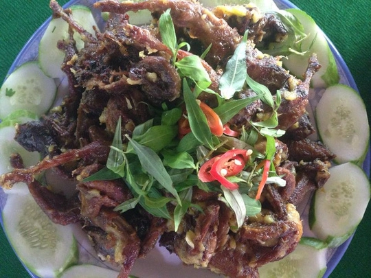 Độc lạ chim cút nướng sầu riêng